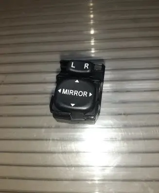 Toyota Avensis T250 Wing mirror switch 183574