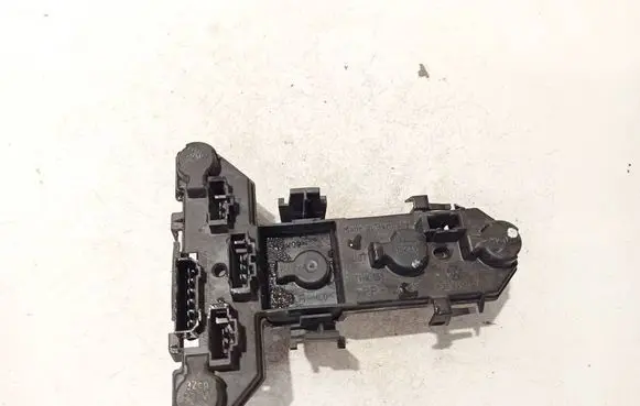 Volkswagen Golf IV Tail light bulb cover holder 1j6945257