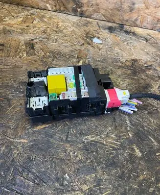 Peugeot 308 Fuse module v3315202007143658
