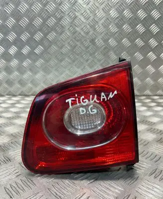 Tailgate rear/tail lights