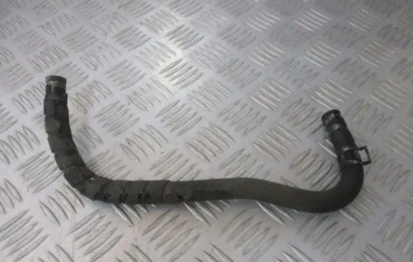 Toyota Avensis T220 Engine coolant pipe/hose