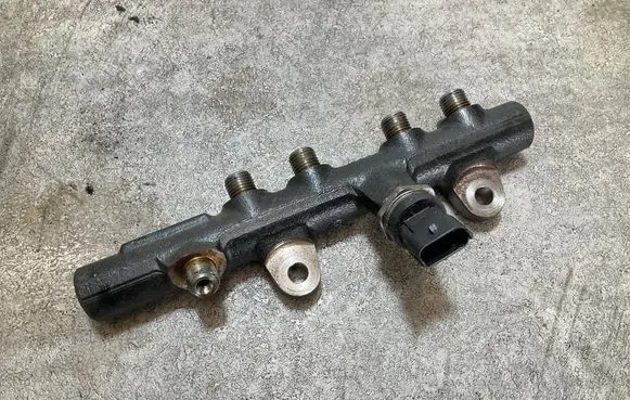 Renault Clio IV Fuel main line pipe 175215346R 141120876 H8201157327