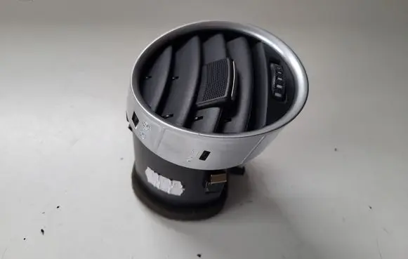 Seat Exeo (3R) Dashboard side air vent grill/cover trim 3R0820951