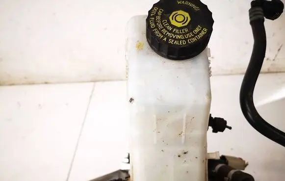 Opel Corsa E Brake fluid reservoir 0204800171