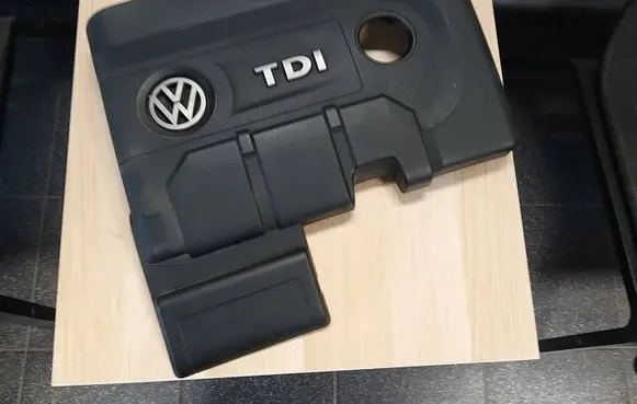 Volkswagen Polo V 6R Engine cover (trim) 04B103925E 04B103925A 04B103925B