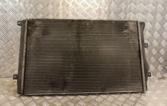 Volkswagen Jetta VI Coolant radiator 1K0121253H