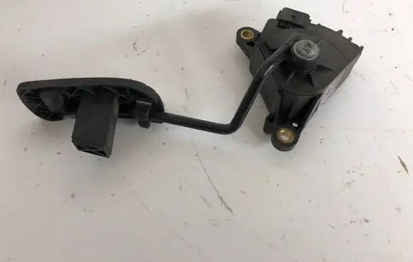 Nissan Note (E11) Accelerator throttle pedal 18002AX700