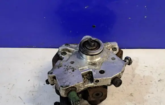 Volvo V70 Mechanical fuel pump 36001127 0445010111