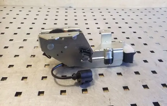 Volkswagen Touareg I Tailgate window lock/catch/latch 7L0827506E