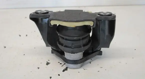 Volvo XC60 Engine mount bracket 26008326F22