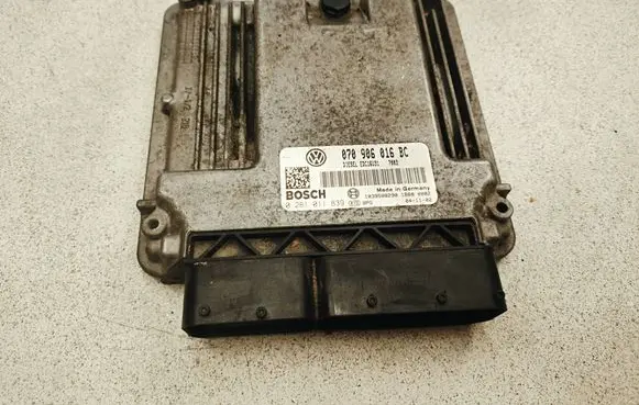 Volkswagen Touareg I Engine control unit/module 070906016BC 1039S08290 0281011839