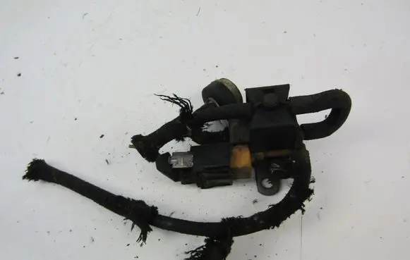 Volkswagen Golf IV Valve vacuum 054906267A
