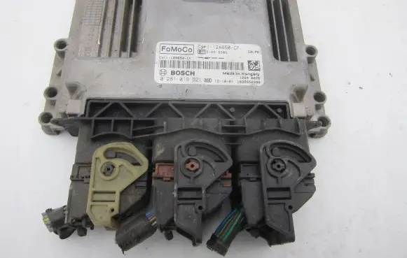 Ford Focus Engine control unit/module 0281019921