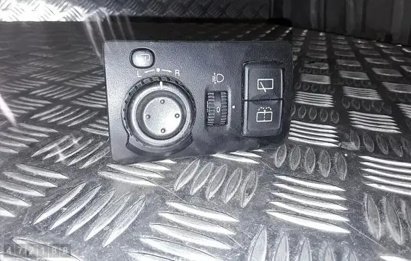 Wing mirror switch