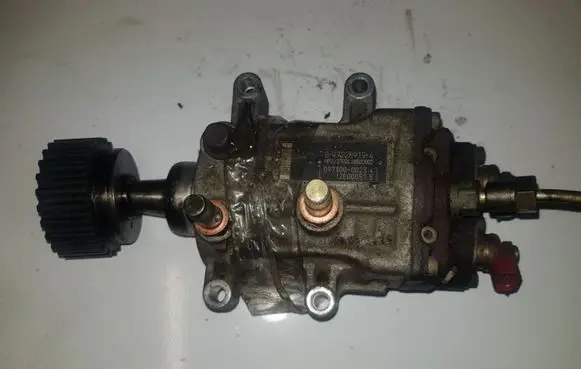 Opel Signum Fuel injection high pressure pump 12E000575