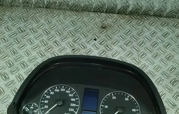 Mercedes-Benz A W169 Speedometer (instrument cluster) A1695406247