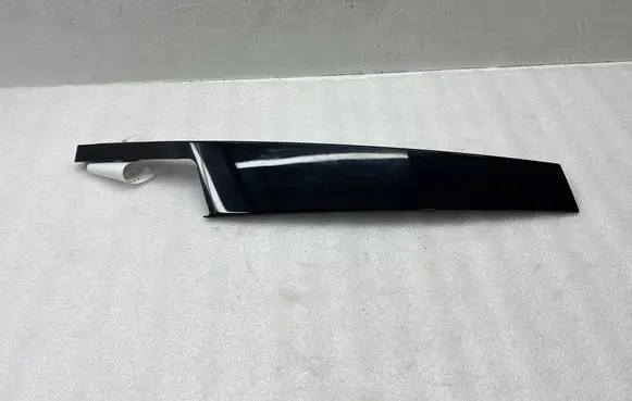 BMW 1 F40 Front door glass trim molding 7452377