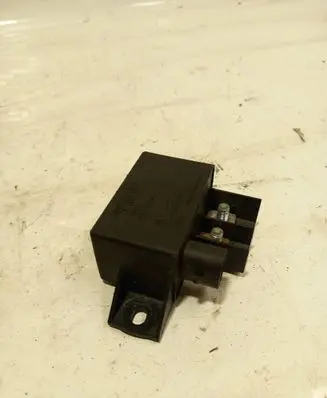 Mercedes-Benz E W211 Charging relay A0025426419 0332002167