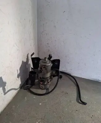 BMW X5 F15 Vacuum pump 6860881 86422824