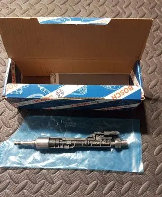 BMW 6 F12 F13 Fuel injector 0261500136 2105180509 61500136