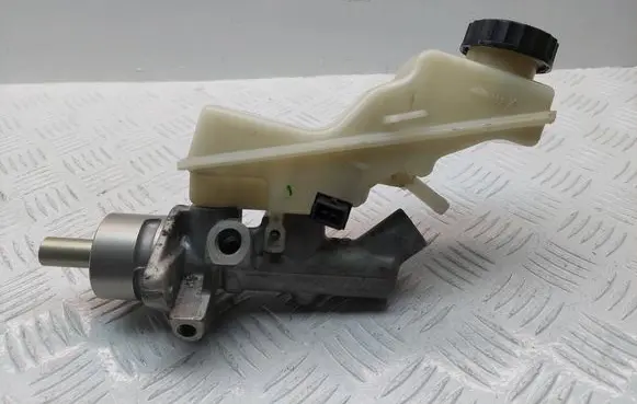 Toyota Avensis T250 Master brake cylinder 4720105111 4720105112