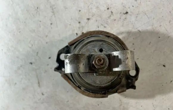Dodge Challenger Engine mount bracket 68277081AA