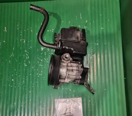 Mercedes-Benz Sprinter W906 Power steering pump 7693900525