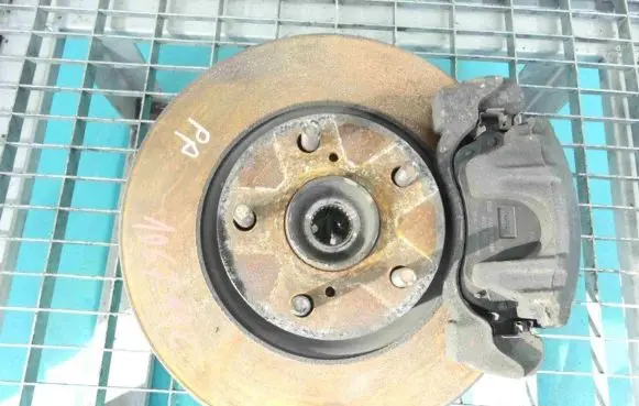 Toyota Corolla Verso E121 Front wheel hub spindle knuckle IMPRK1067192