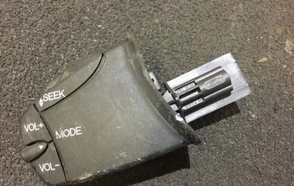 Ford Focus Multifunctional control switch/knob 98ab14k147ab
