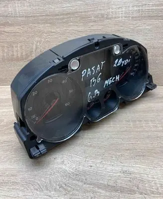 Volkswagen PASSAT B6 Speedometer (instrument cluster) 3C0920960A V0013000