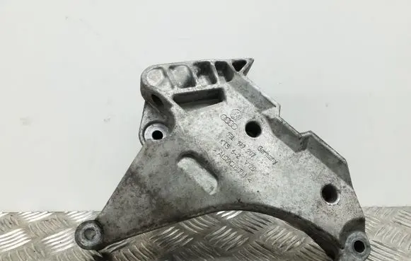 Skoda Octavia Mk2 (1Z) Engine mounting bracket 03L199207