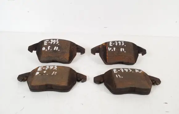 Volkswagen Caddy Brake pads (front) 