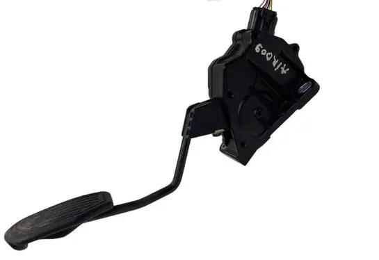 Toyota RAV 4 (XA40) Accelerator throttle pedal 7911042050 1988008901