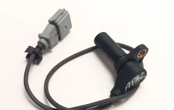 Volkswagen Bora Crankshaft position sensor 038907319D