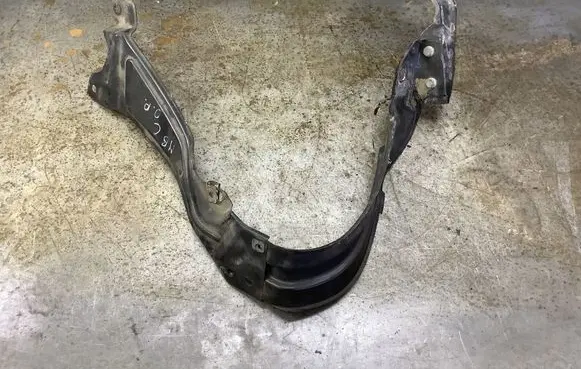 Mercedes-Benz C W203 Headlight/headlamp mounting bracket 