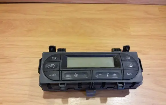 Peugeot 1007 Climate control unit 96530443XT