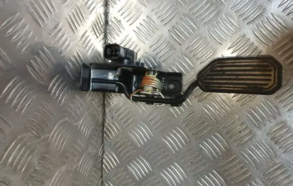 Toyota Avensis T250 Accelerator throttle pedal 8928152011 1983003031