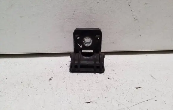 Chevrolet Orlando Radiator mount bracket 13250318