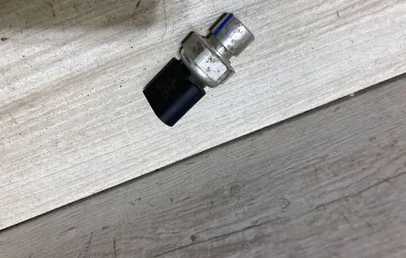 Audi Q3 F3 Air conditioning (A/C) pressure sensor 5Q0959126A