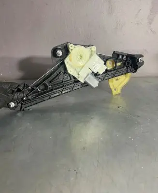 Renault Captur II Rear window lifting mechanism without motor 827216497R C98393104