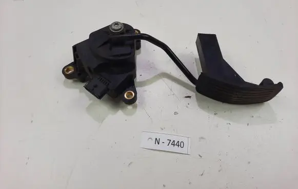 Nissan Qashqai Accelerator throttle pedal