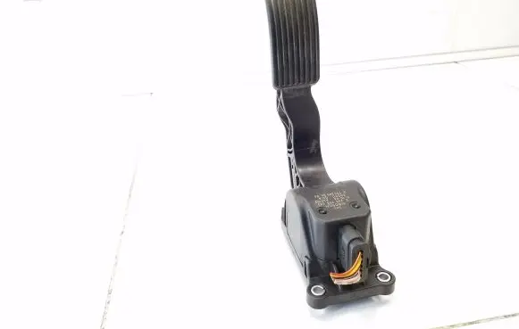 Mercedes-Benz Sprinter W906 Accelerator throttle pedal A9063000404 0280755023