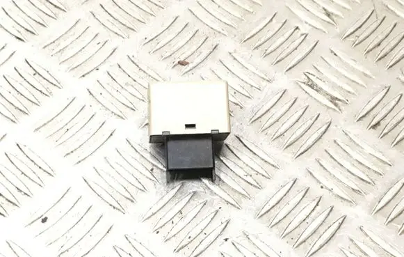 Toyota Corolla Verso AR10 Light relay 8198050030 0665004650 FM257X