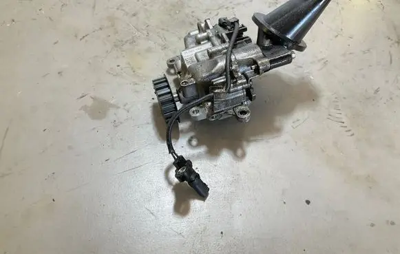 Ford Transit Courier Oil pump GK2Q6615AC 210631066