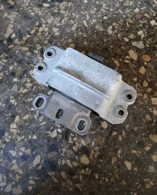 Volkswagen Golf VI Engine mount bracket 1K0199555