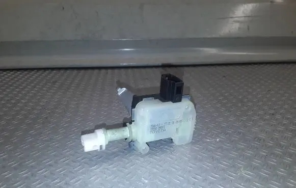 Toyota Avensis T250 Fuel tank cap lock motor 7703005011
