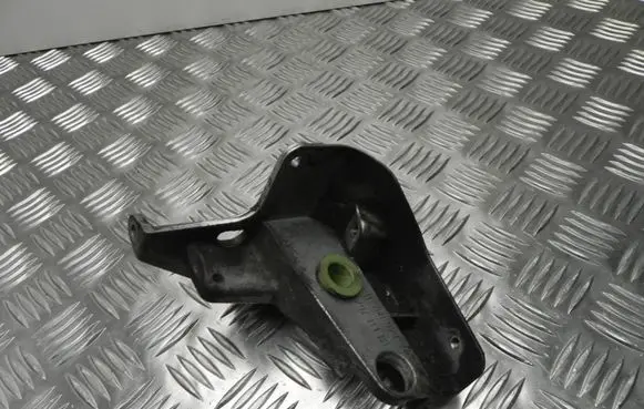 Mercedes-Benz C AMG W204 Engine mounting bracket A6460941141 MB1310