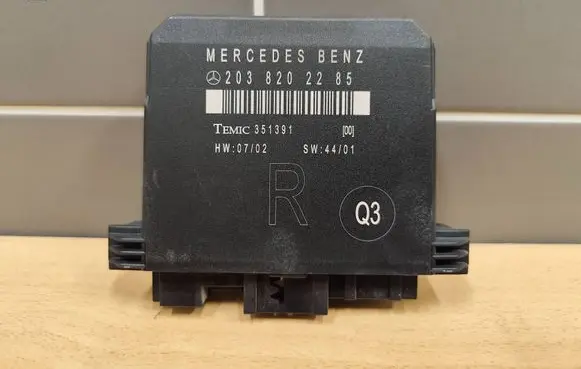Mercedes-Benz C W203 Door control unit/module 2038202285 351391