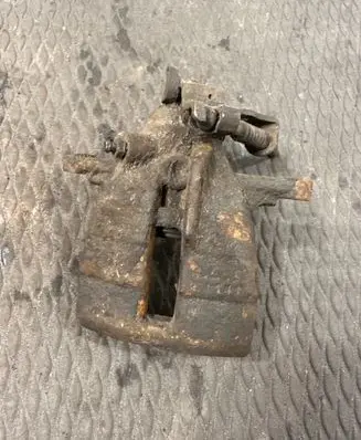 Volkswagen Multivan T5 Rear brake caliper