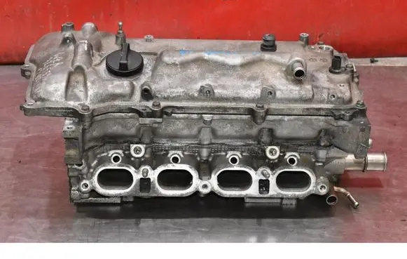 Toyota Avensis T270 Engine head 